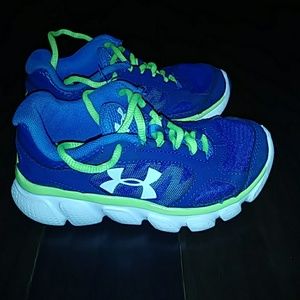 Kids Under Armour shoes size 11k